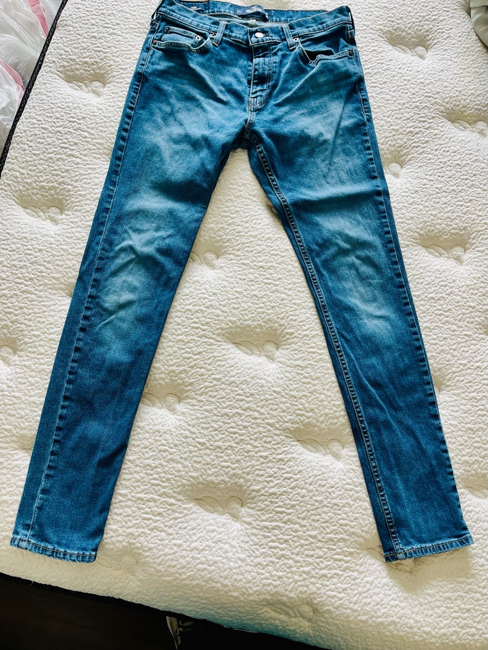 Men’s 32x34 Hollister Epic Flex Skinny Jeans in Medium Blue
